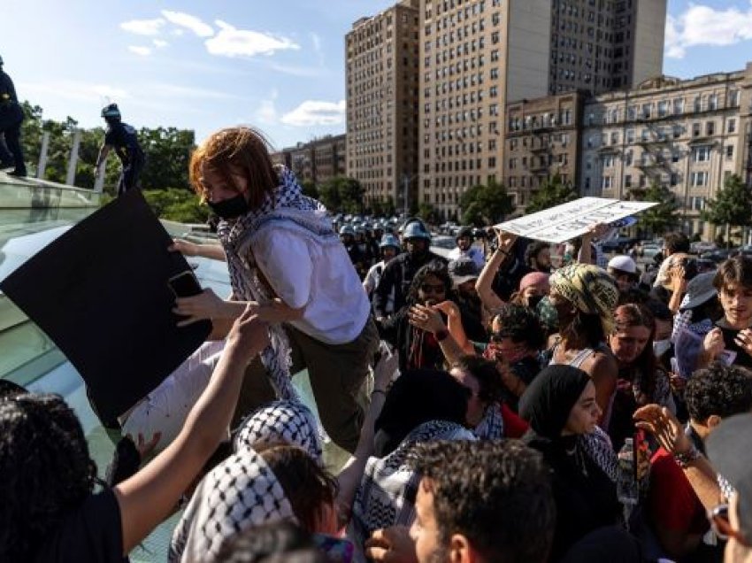 Protestuesit pro-palestinezë pushtojnë muzeun e New Yorkut