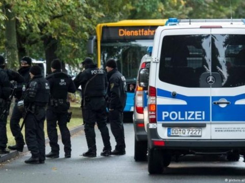 Kokainë, para cash dhe armë, arrestohet shqiptari në Gjermani, si ra në prangat e policisë nga djali i partneres