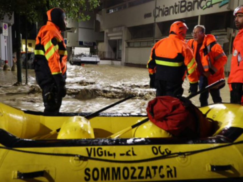 Italia goditet nga shirat dhe erërat e dendura, 6000 persona të izoluar nga ortekët
