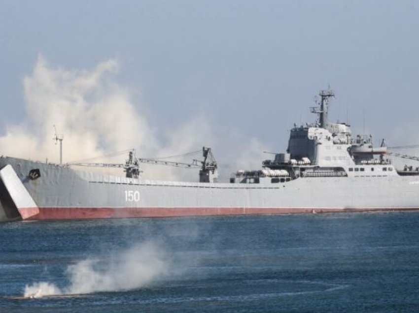 Ukraina thotë se ka sulmuar një anije ruse në Krime