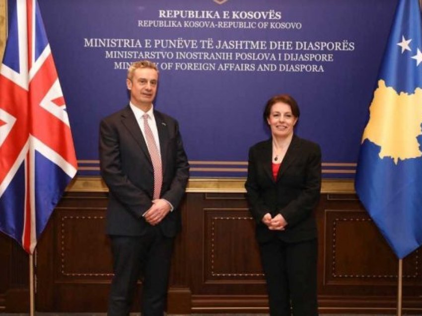 Ministrja Gërvalla priti në takim ambasadorin e ri britanik në Kosovë, Jonathan Hargreaves