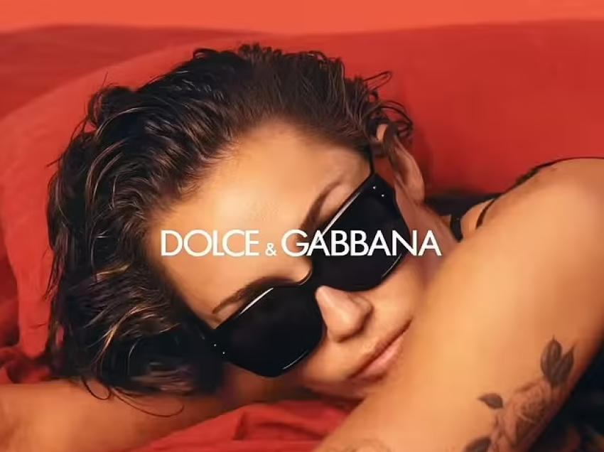 Miley Cyrus shfaqet provokuese për fushatën e re të “Dolce & Gabbana”