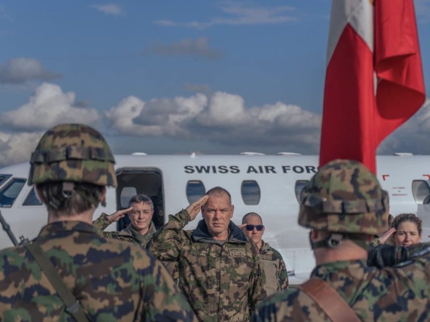 Komandanti i forcave speciale të armatës zvicerane, vizitoi ushtarët e SWISSCOY në Kosovë
