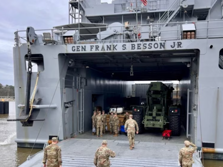 Anija amerikane me pajisjet për ndërtimin e portit në Gazë drejt Detit Mesdhe