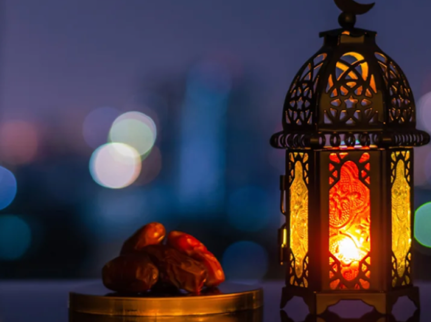 Si të silleni me respekt me njerëzit që agjërojnë gjatë Ramazanit?