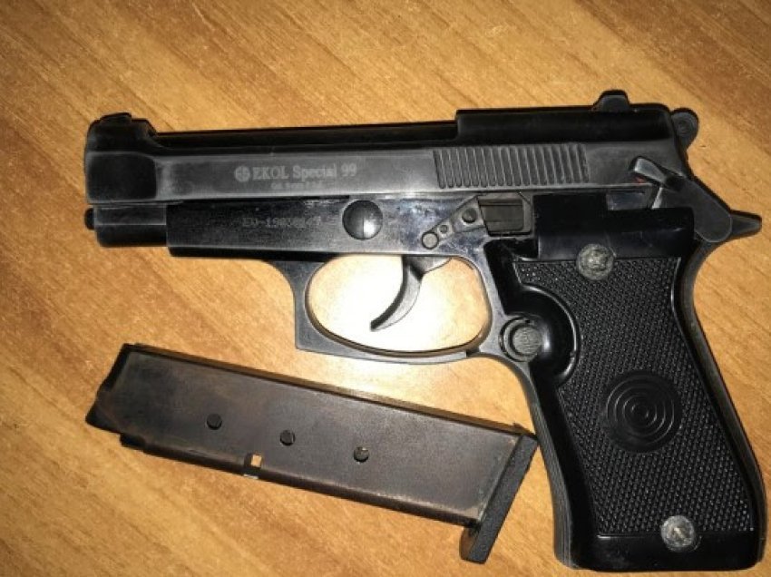 E përdori armën në aheng familjar, i konfiskohet nga policia
