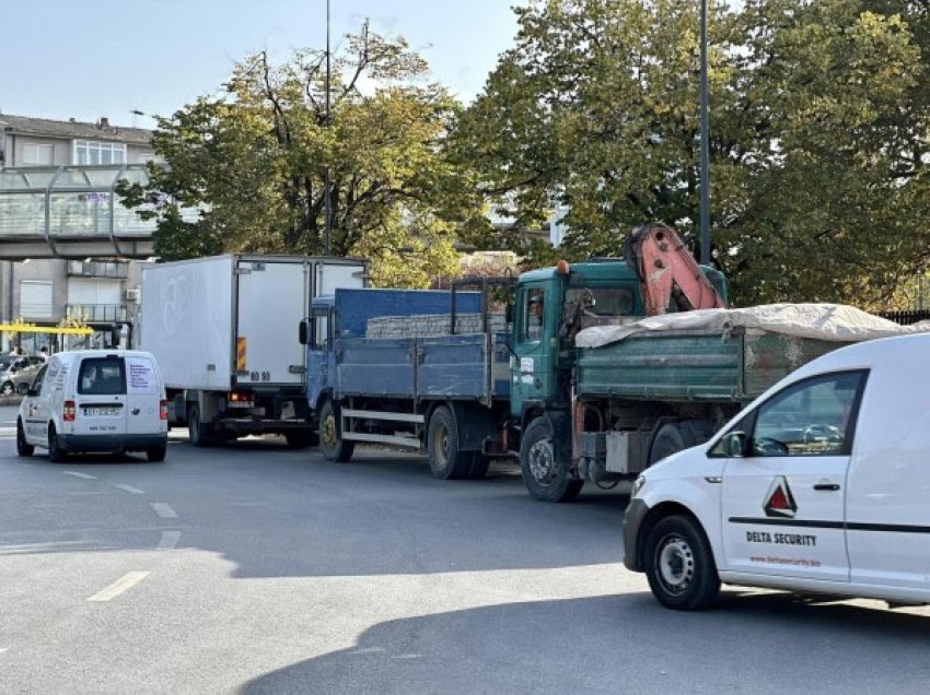 ​Kamionët e mallrave nuk respektojnë orarin e qarkullimit në Prishtinë, por as nuk gjobiten