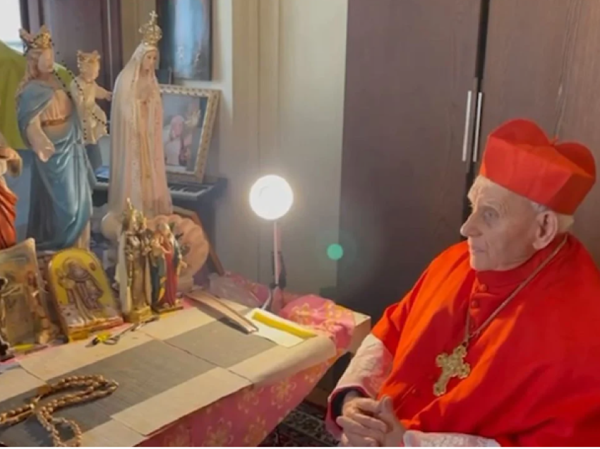 Kardinali shqiptar uron besimtarët nga Vatikani: Jetojmë në kohën e të papriturave, paqe e begati për popujt