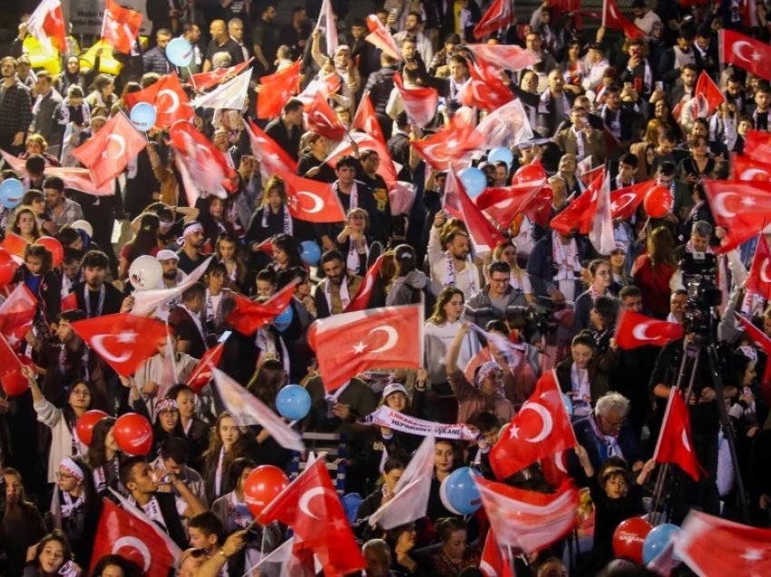 Turqi, rezultatet paraprake tregojnë fitore për opozitën në qytetet kryesore