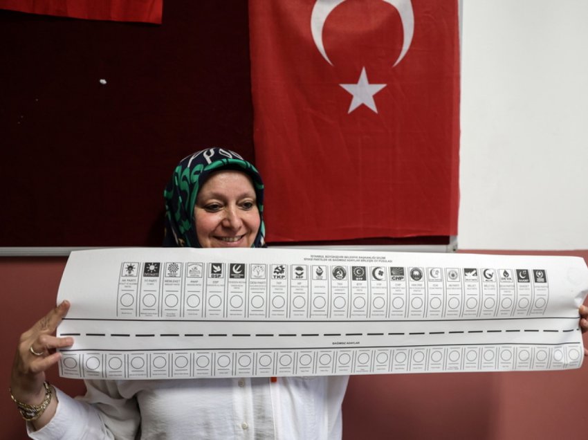 Zgjedhjet bashkiake në Turqi, fleta e votimit të Stambollit është… 1 metër