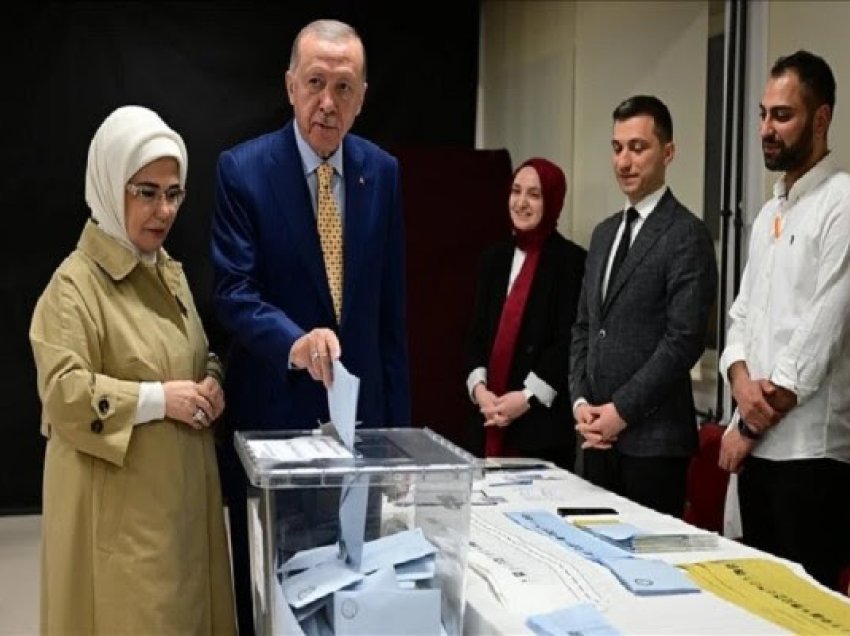 Zgjedhjet në Turqi, presidenti Erdogan flet për hyrjen në “epokën e re”