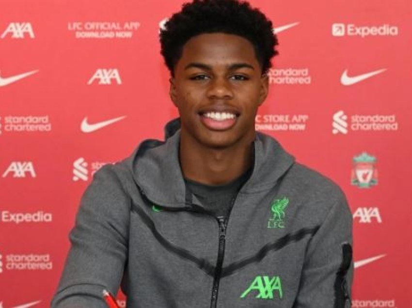 Djali i ish-futbollistit të Premier firmos kontratë profesionale me Liverpoolin