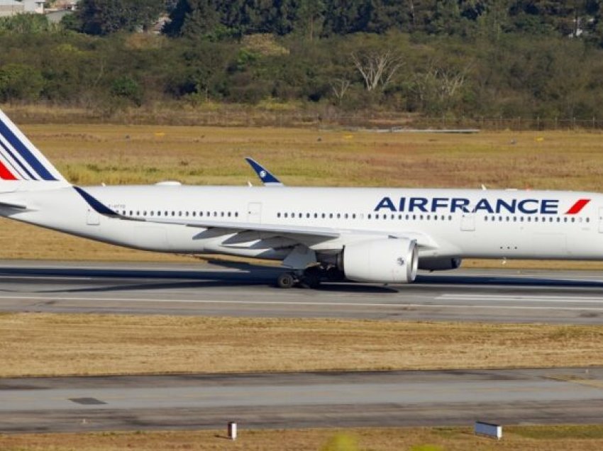 Boeing 787-900 bën ulje emergjente në aeroportin kanadez, avioni ishte në një fluturim Paris-Seattle