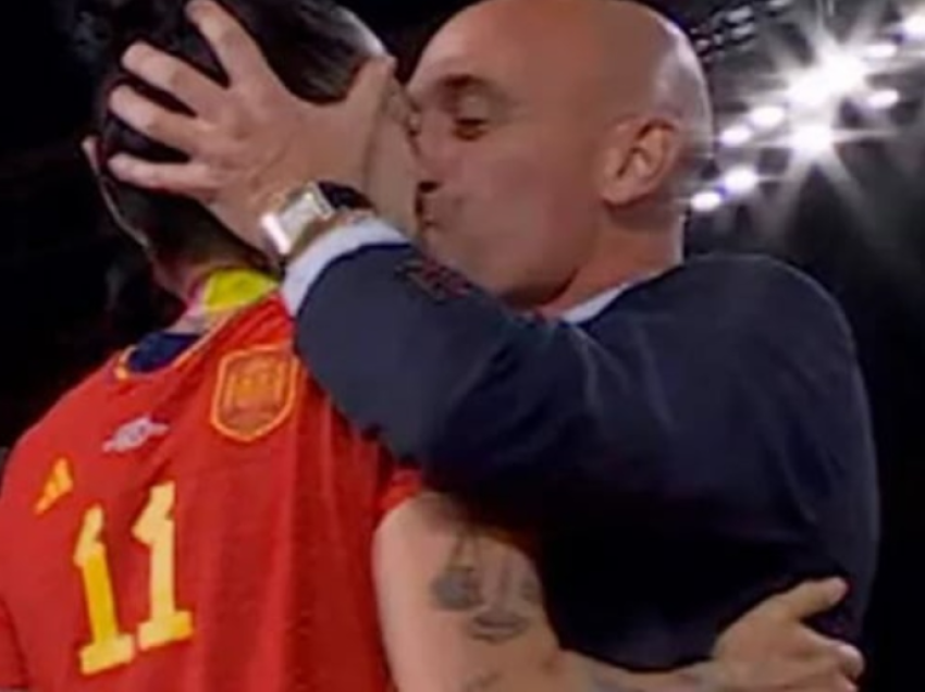 Puthi sportisten në buzë gjatë fitores së Spanjës në Kupën e Botës, ish-shefi i Federatës Spanjolle të Futbollit del në gjyq