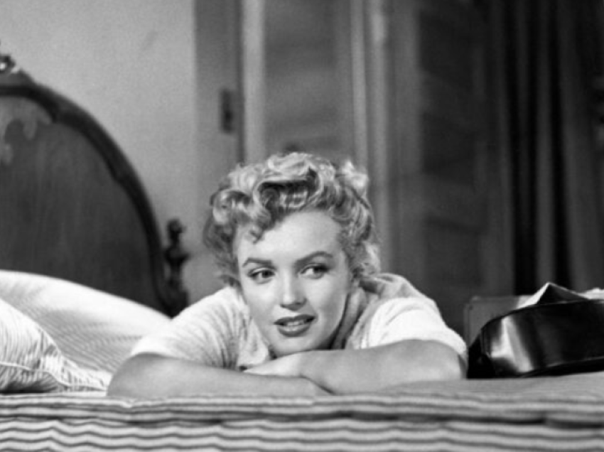 Marilyn Monro pinte një pije me dy përbërës çdo mëngjes