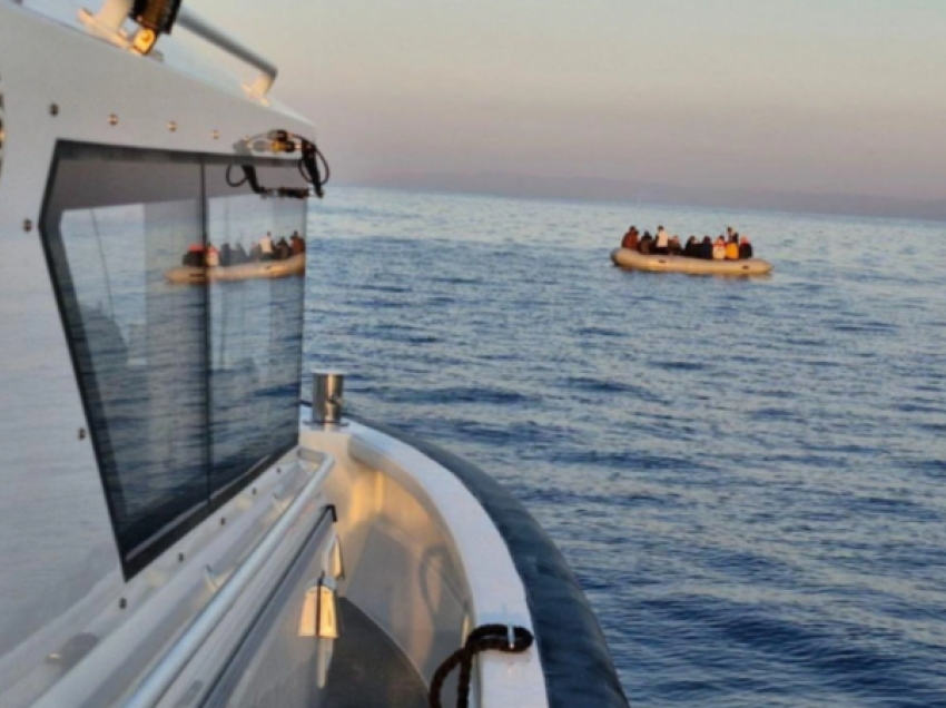 Dhjetra emigrantë të paligjshëm janë shpëtuar në brigjet e Turqisë