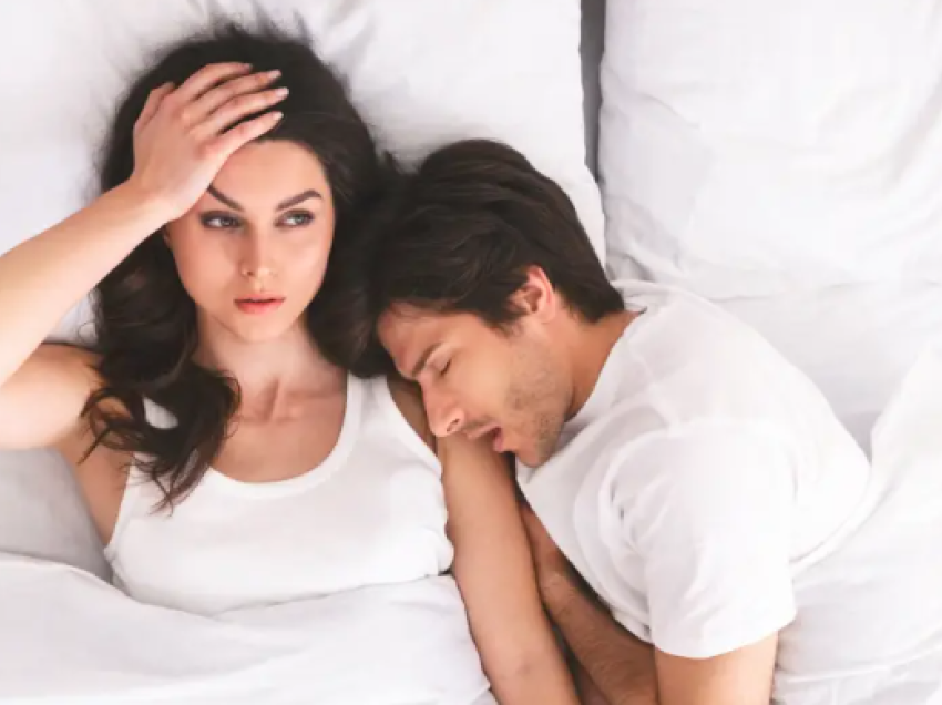 Gratë apo burrat, cilët bëjnë gjumë më të mirë