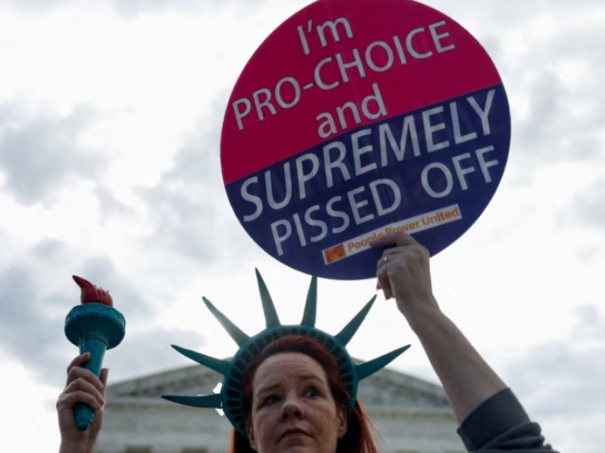 Nxehet debati për abortin para zgjedhjeve të nëntorit