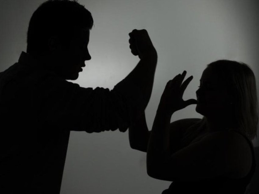 Sulm fizik ndaj nënës, mesazhe kërcënuese nga bashkëshorti e dhunë ndaj gruas – rastet e raportuara në Polici në 24 orë