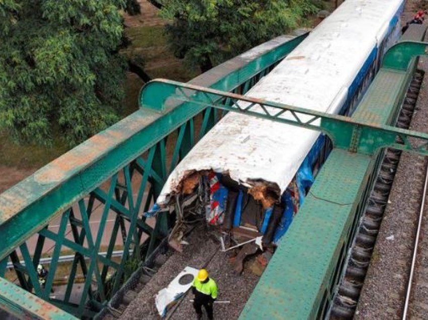 90 të plagosur nga përplasja e trenit në Argjentinë