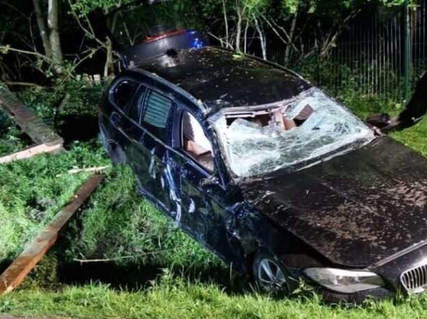 Aksident i rëndë në Gjermani, pesë të lënduar nga përplasja e BMW-së për disa pemë