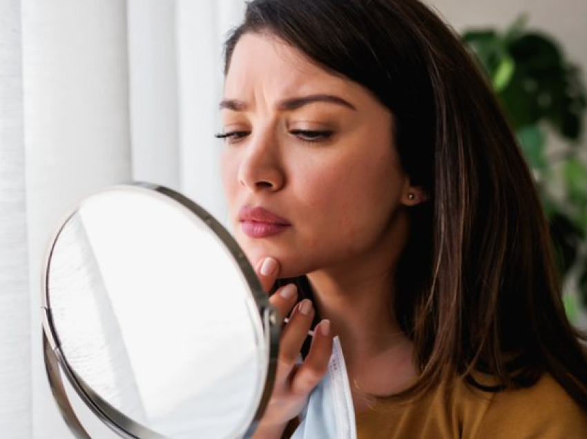 6 mënyra si të holloni linjat dhe të zvogëloni fryrjen e fytyrës
