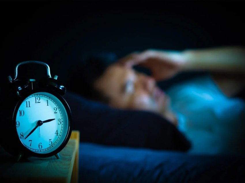 Sa ndikon çrregullimi i gjumit në rrezikun e godijtes në tru- ishemisë?