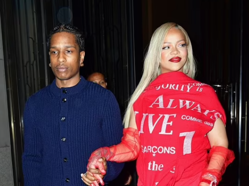 Rihanna shfaqet në të kuqe, gjatë takimit të Ditës së Nënës në New York me ASAP Rocky