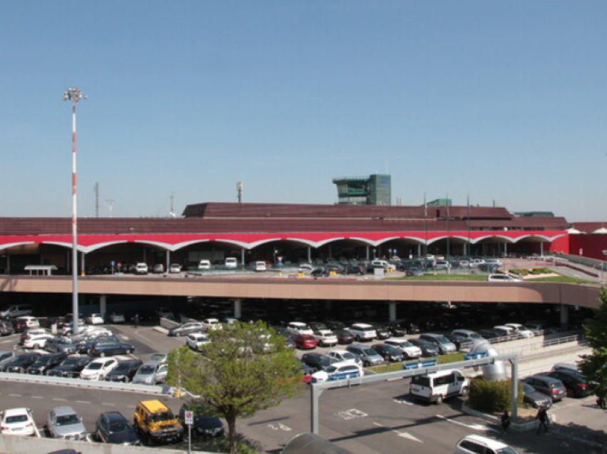 Mbyllet për arsye sigurie aeroporti i Bolonjas, devijohen disa fluturime
