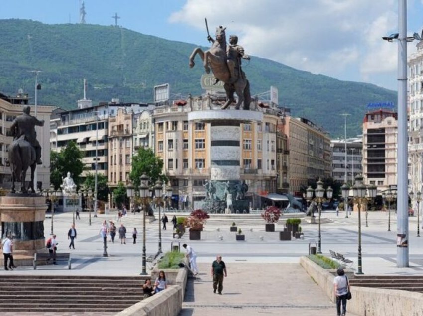 Raportohet për vrasje të dyfishtë në Shkup, dyshohet se një burrë ka vrarë vëllain dhe kunatën