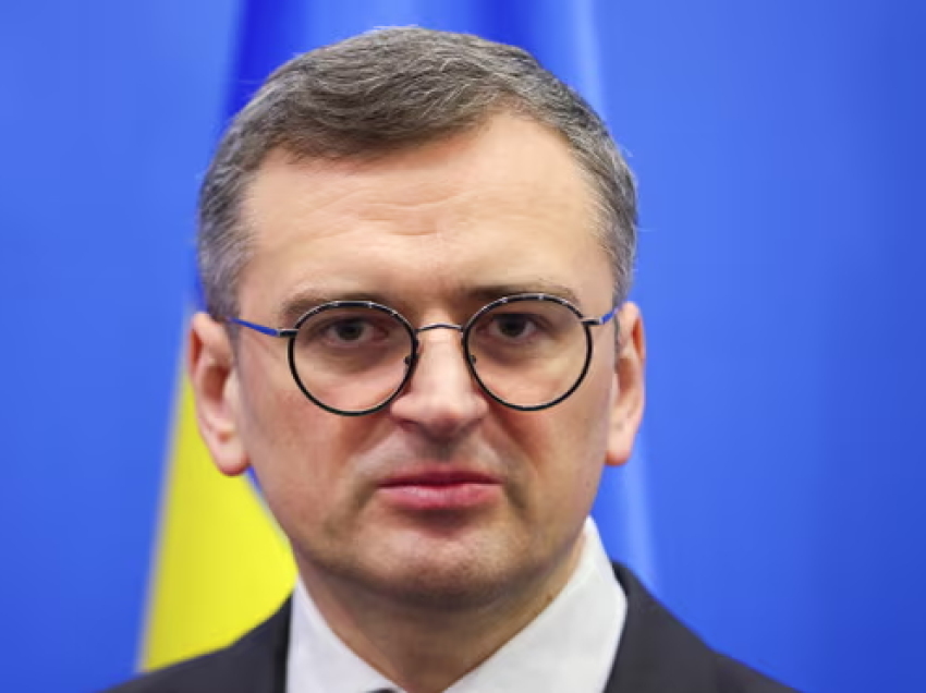 Ministri ukrainas: Amabasada serbe në Ukrainë do të rifillojë punën, mirënjohës Vuçiqit që ra dakord