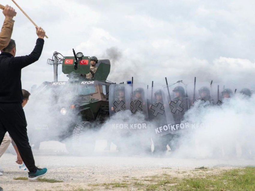 KFOR-i turk e kryen trajnimin për kontrollin e trazirave të turmës në kampin Bondsteel