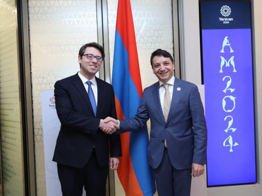 Murati në Armeni, takohet me homologun e tij