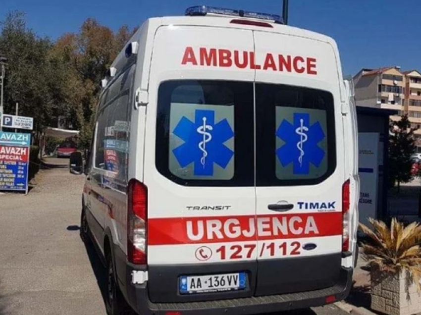 Sherr mes dy të miturve në një shkollë 9-vjeçari në Tiranë, njëri prej tyre përfundon në spital
