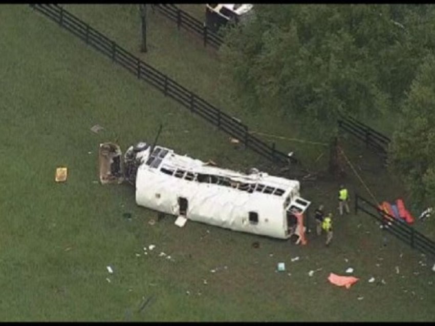 Autobusi rrëshqiti nga rruga, ​8 të vdekur në Florida