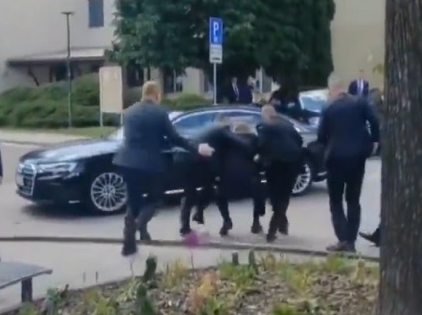 Pamje dramatike: Momenti kur kryeministri sllovak futet në makinë nga forcat e sigurisë