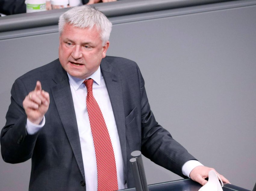 Deputeti gjerman “shpërthen” ndaj Qeverisë gjermane për Kosovën: Merrni vendim dhe...