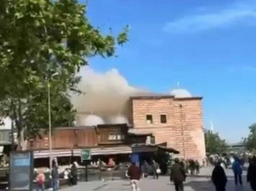 Zjarri përfshin pazarin historik egjiptian në qendër të Stambollit