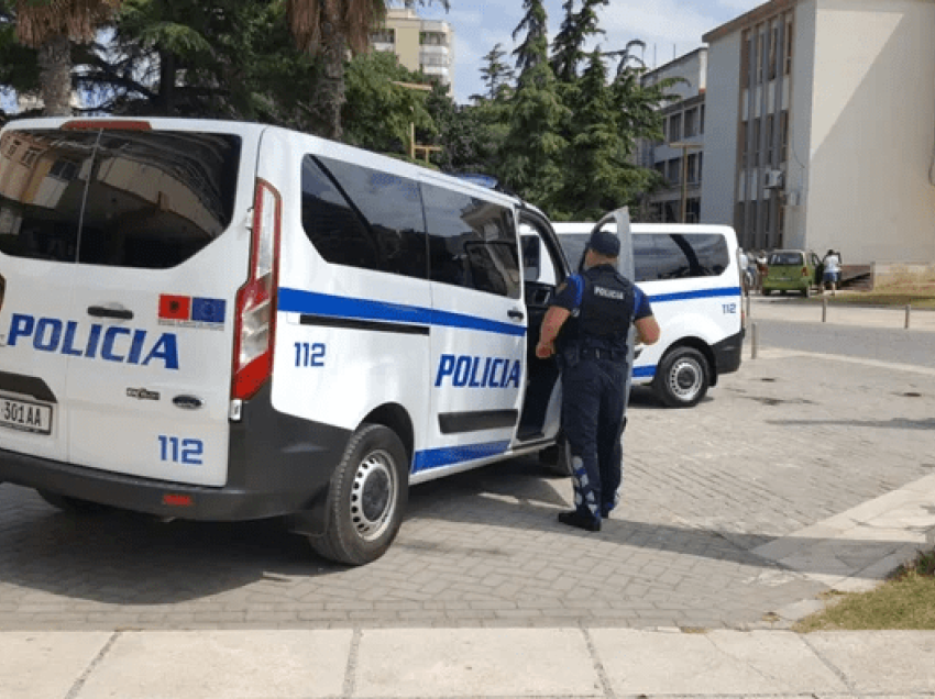Kapen 7 pako kokainë në portin e Durrësit, ishin fshehur brenda një furgoni me targa angleze. Arrestohen dy persona