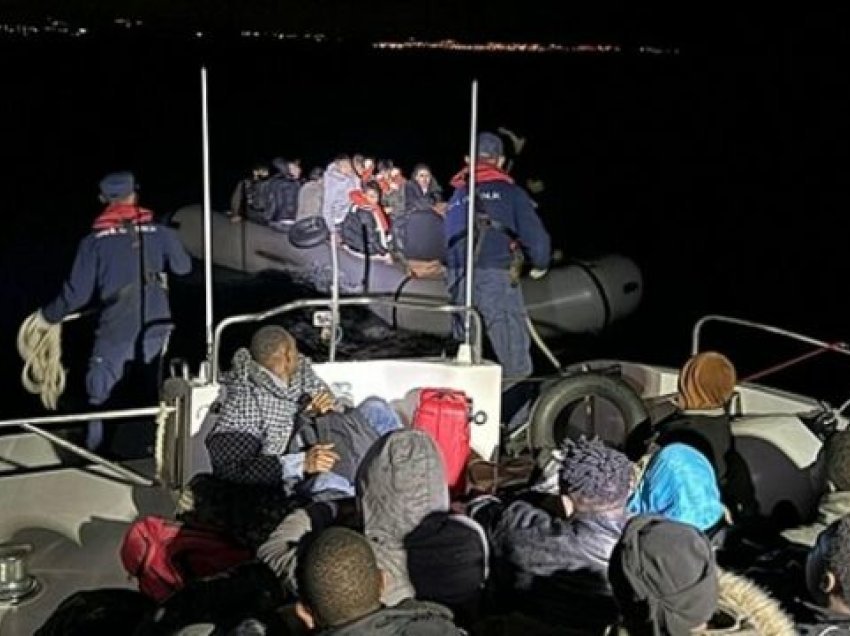 Forcat turke shpëtojnë 30 emigrantë të tjerë të parregullt në Detin Egje