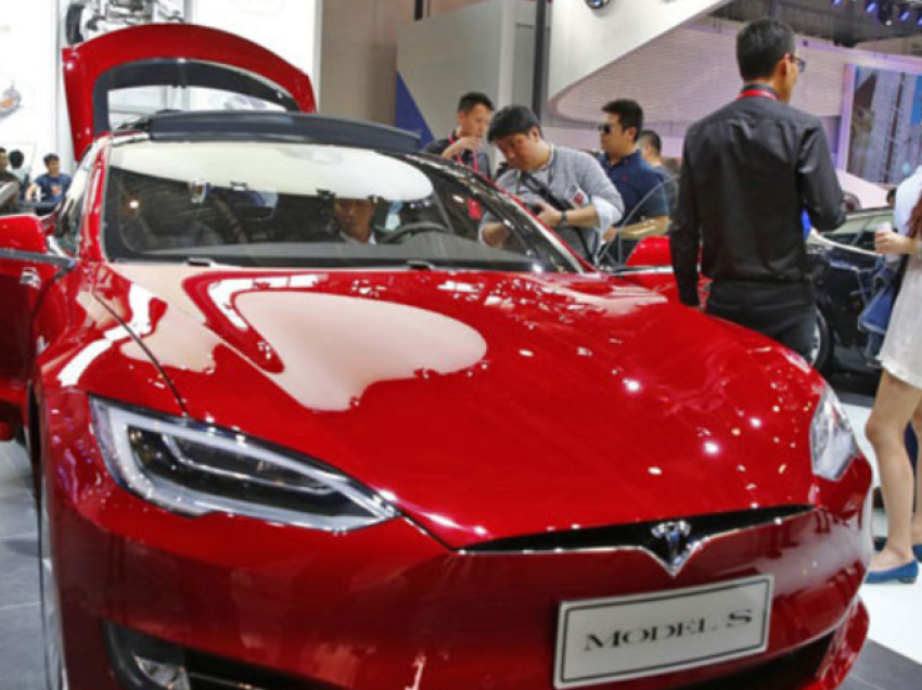 Kompania “Tesla” njofton mbylljen e rreth 600 vendeve të punës në Kaliforni