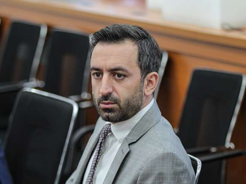 Dimal Basha ‘godet’ kryediplomatin shqiptar për fjalimin në KiE: S’e di njeri a është ministër i Bjellorusisë apo Shqipërisë
