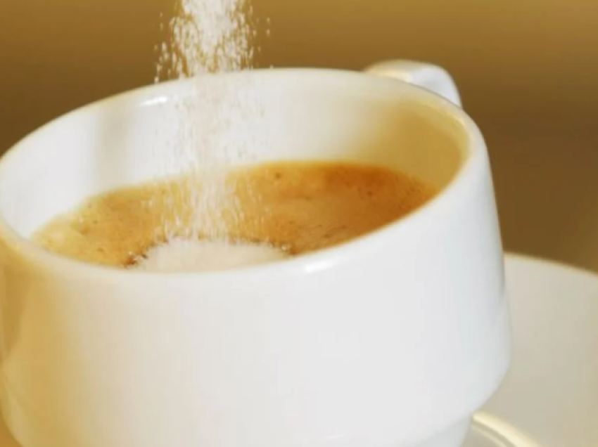 Zbuloni sa sheqer duhet të shtoni në kafe, kjo është sasia ditore e rekomanduar