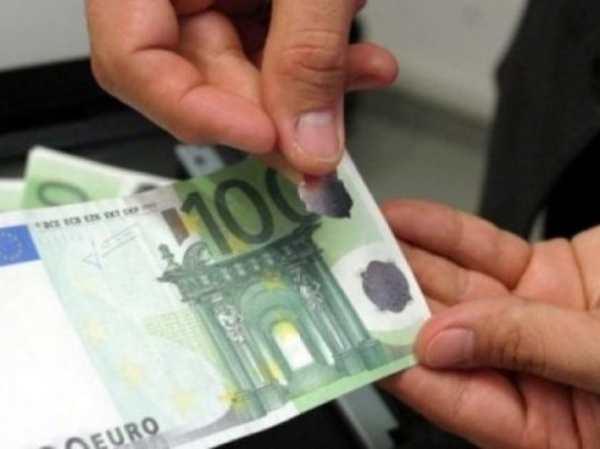 Dy meshkuj deponuan 300 euro të falsifikuara, raportohen në Polici