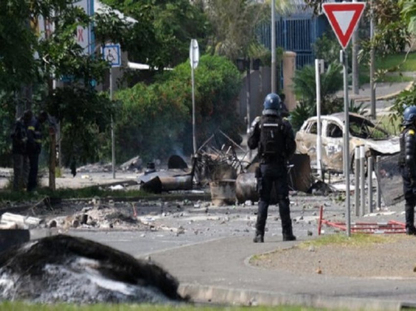​Franca dërgon mijëra forca sigurie në Kaledoninë e Re