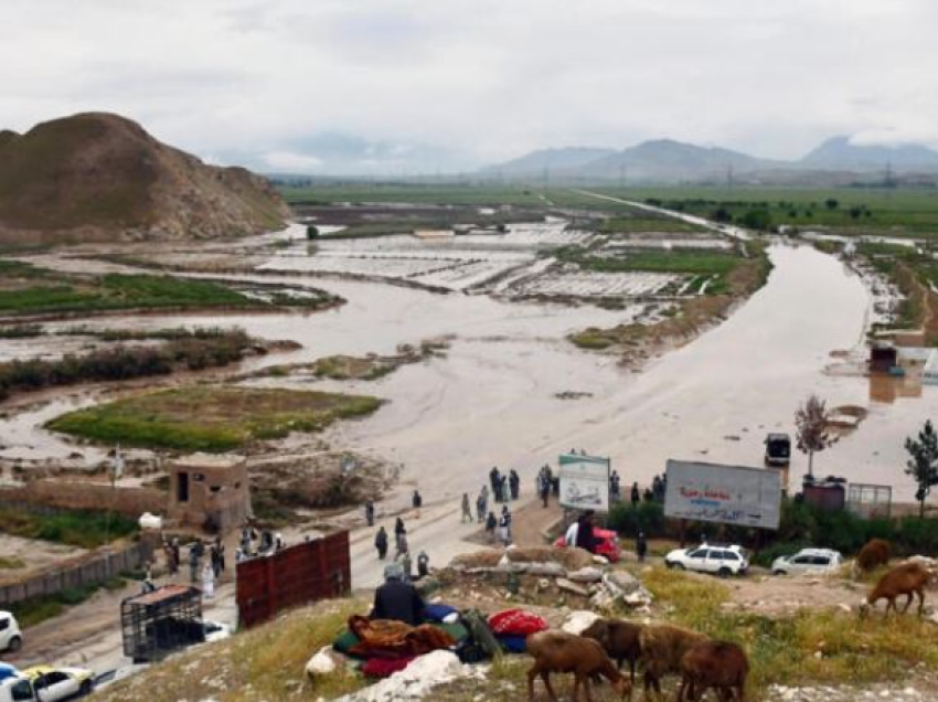 Dhjetëra viktima nga përmbytjet në Afganistan, shkatërrohen mbi 2000 shtëpi
