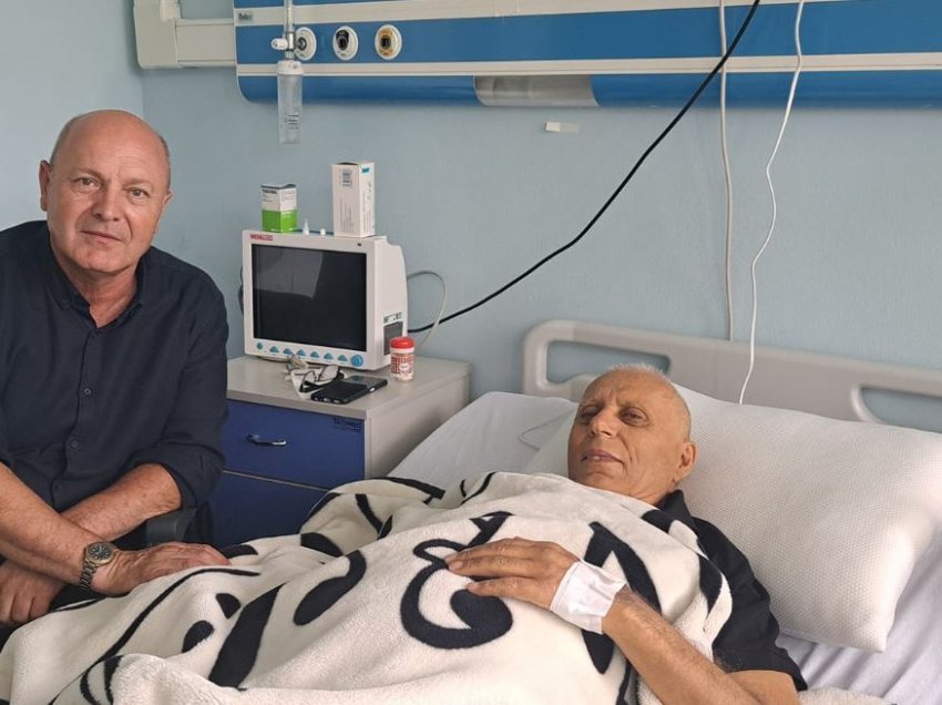 Ish-luftëtari i UÇK-së, Isa Xhemajlaj viziton në spital bashkëluftëtarin Fadil Xhekaj