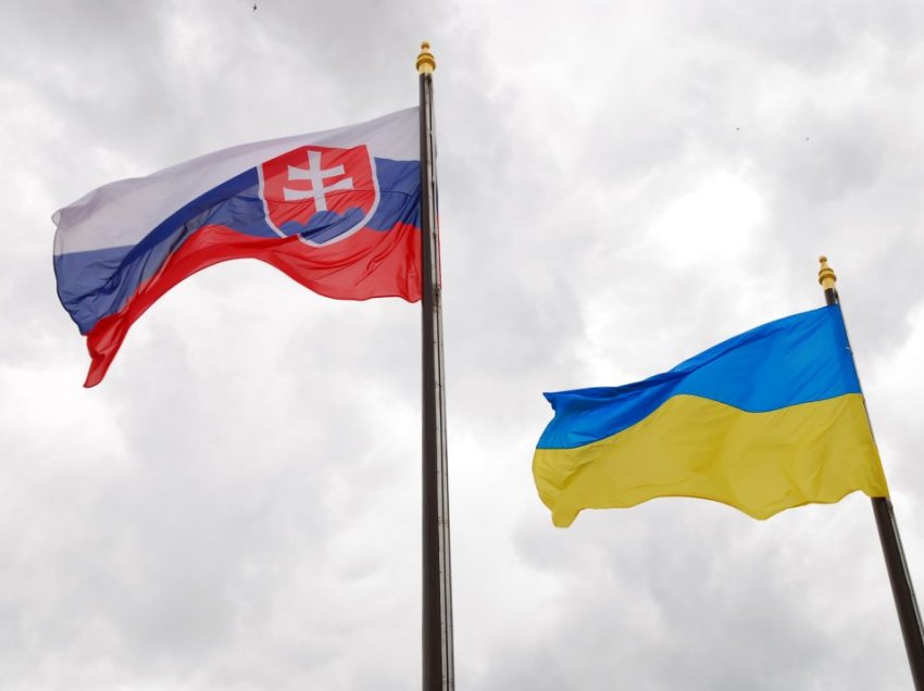 Sllovakët mbledhin miliona euro për Ukrainën, e kundërshtojnë qëndrimin pro-rus të qeverisë së tyre
