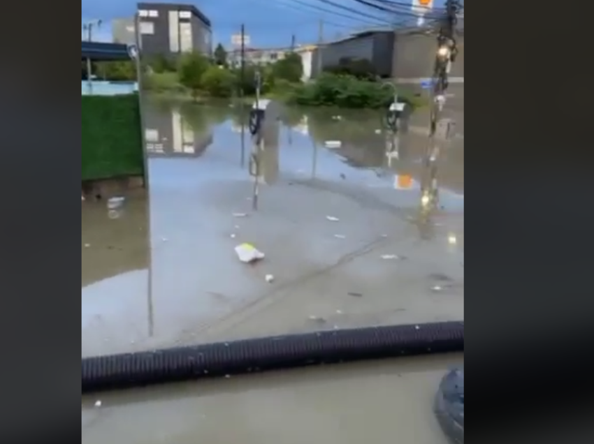 Lirohen për qarkullim rrugët në Veternik pas mbylljes nga vërshimet