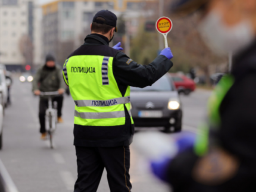 Gjobiten 108 shoferë në Shkup, 13 për vozitje pa patentë shoferë